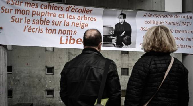 La fiscalía francesa pide juzgar a 14 personas por el asesinato yihadista de un profesor