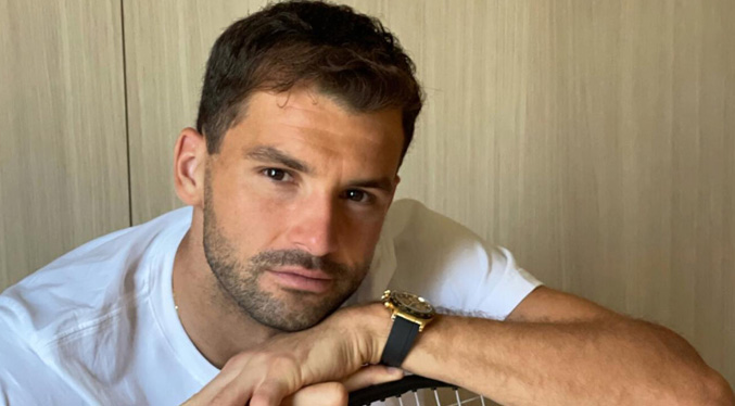 Roban al tenista Grigor Dimitrov antes de su debut en el ATP de Barcelona