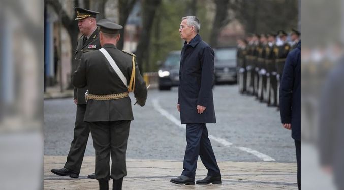Jefe de la OTAN hace primera visita a Ucrania desde la invasión (Video)
