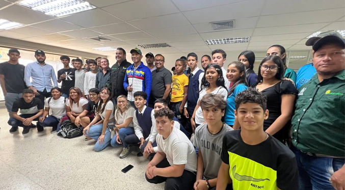 Más de 80 jóvenes se preparan como Preventores Integrales Deportivos y Recreativos de la Alcaldía de Maracaibo