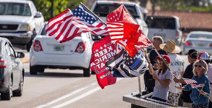 Manifiestan en apoyo a Trump cerca de su casa de Florida