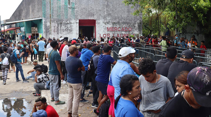 Venezolanos llegan a las oficinas migratorias de Chiapas para solicitar el asilo