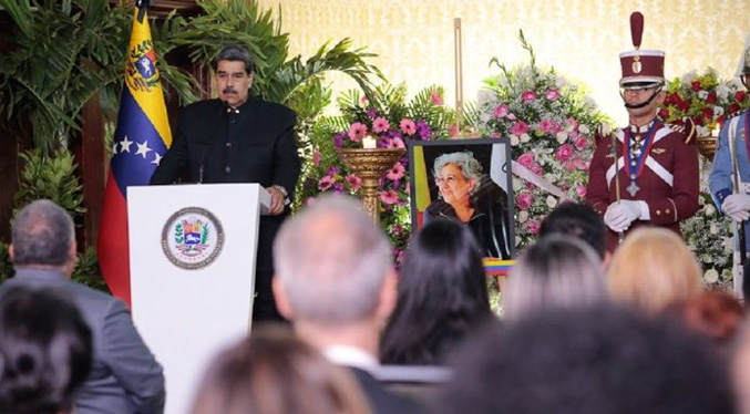 Maduro repudia «campañas de odio» contra Tibisay Lucena