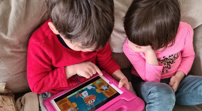Uso excesivo de videojuegos y dispositivos electrónicos modifica la conducta de los niños