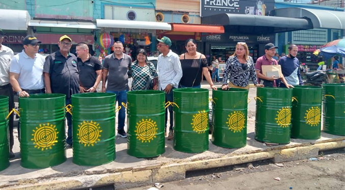 Distribuyen 20 nuevas pipas para el depósito de desechos sólidos en el centro de Maracaibo