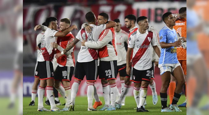 Con 10 jugadores, River suma primer triunfo en Libertadores