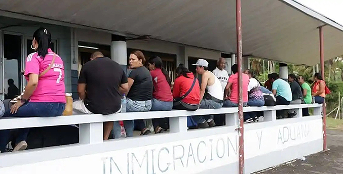 Venezolanos en Trinidad y Tobago alegan despidos por no tener visas de empleo