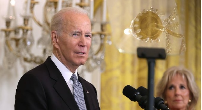 Gobierno de Biden hará “lo posible” para que píldora abortiva siga disponible