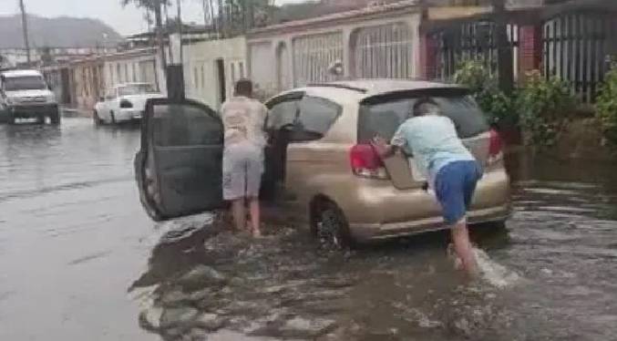 Sectores del eje norte de Anzoátegui amanecen inundados por las lluvias este 23-A
