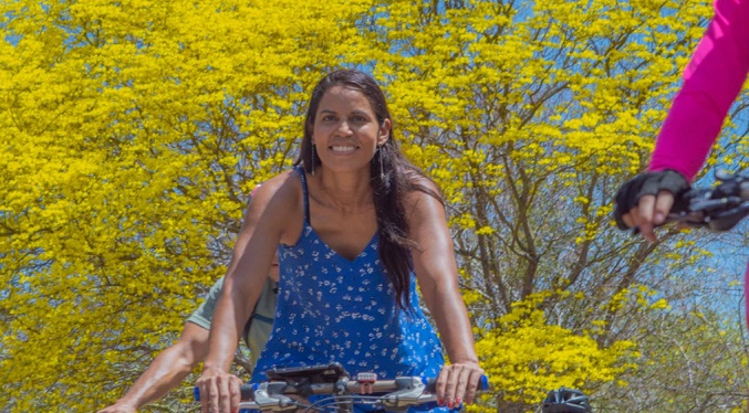 Ciclistas de Maracaibo invitan a disfrutar del florecimiento de los Curaries 