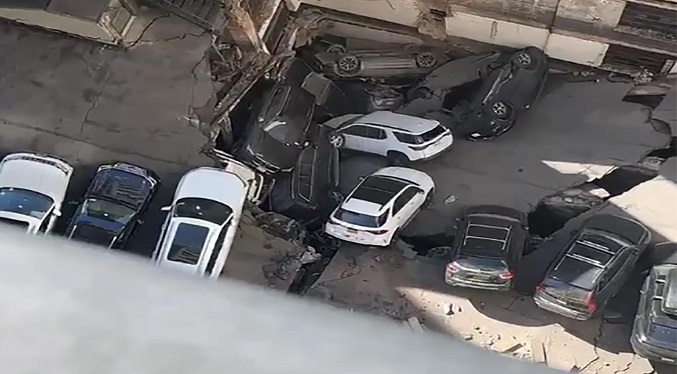 Colapso de un estacionamiento deja un muerto y varios heridos en Nueva York