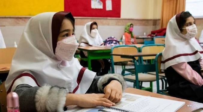 Reportan docenas de nuevos envenenamientos con gas a alumnas en Irán