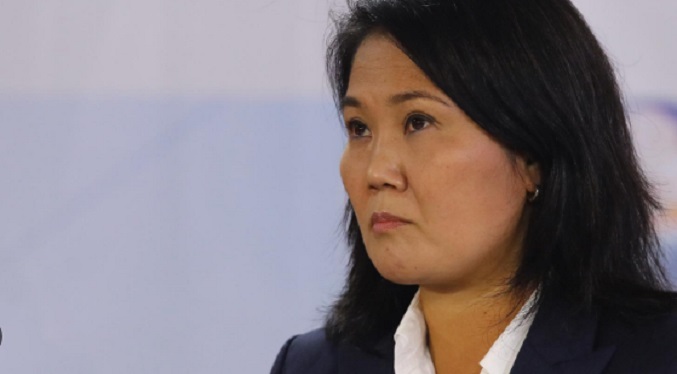 Operan a Keiko Fujimori para extirparle un tumor tiroideo