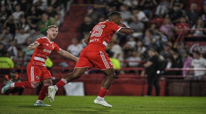 Salomón Rondón firma sus primeros goles con River Plate