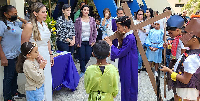 Escenifican Vía Crucis de Jesucristo en la Fundación  Niño Zuliano