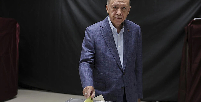 Turquía decide el futuro de Erdogan en unas reñidas elecciones