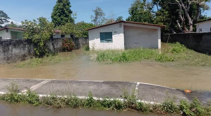 Habilitan refugio para atender familias afectadas por ruptura del muro de contención del río Tucaní