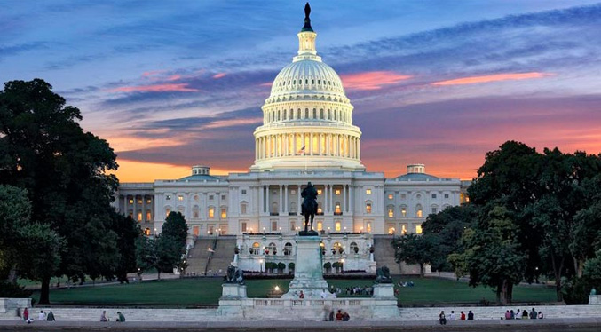 Grupo de legisladores demócratas piden a Biden levantar sanciones contra Venezuela