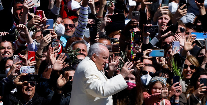 Vaticano lanza un aviso a obispos, curas e “influencers” que son “haters” en las redes