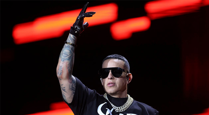 Daddy Yankee firma como productor de la serie Neon de Netflix