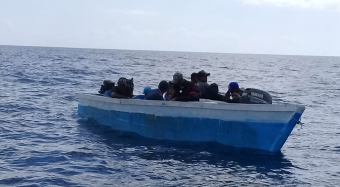 Ocho personas son detenidas por autoridades puertorriqueñas en una embarcación