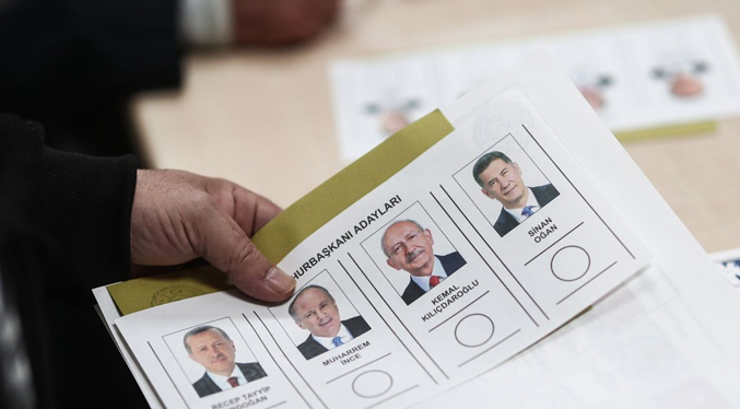 Cierran colegios electorales en Turquía