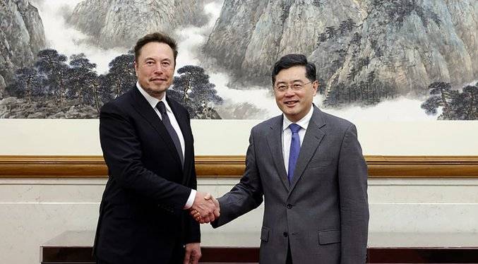 Elon Musk se reúne con el ministro de Relaciones Exteriores chino en Pekín