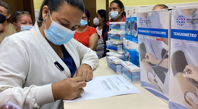 Viceministra de la red ambulatoria del Ministerio de Salud entrega equipos médicos en Zulia