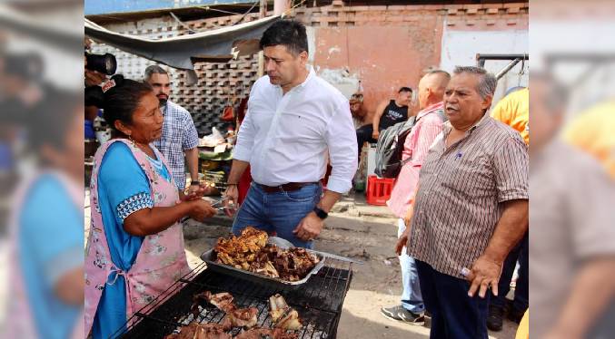 Freddy Superlano sostuvo contacto ciudadano en el Mercado Las Pulgas de Maracaibo
