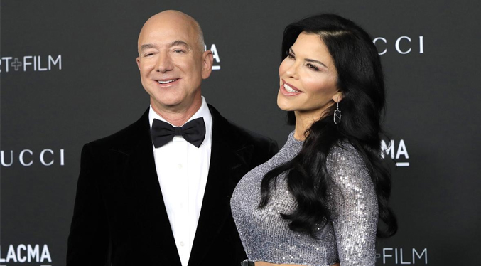 Jeff Bezos sella el compromiso con la periodista Lauren Sanchez