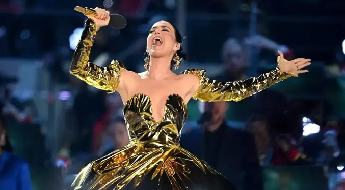 Katy Perry y Lionel Richie deslumbraron en el concierto de coronación del rey Carlos III