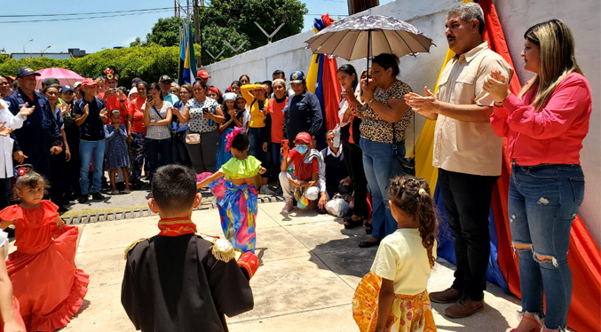 Alcalde Luis Caldera entrega Infocentro en Carrasquero
