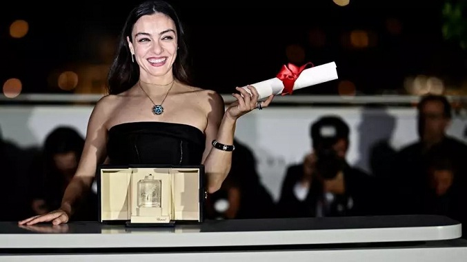 Merve Dizdar, la primera actriz turca en ganar el premio de interpretación en Cannes