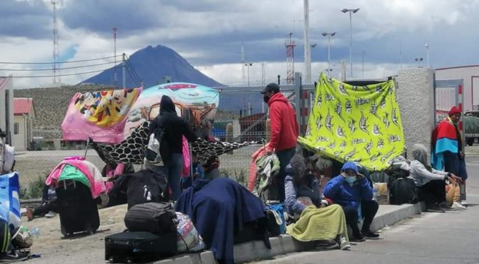 Miedo, frío, xenofobia y sueños rotos de migrantes venezolanos en la frontera de Chile