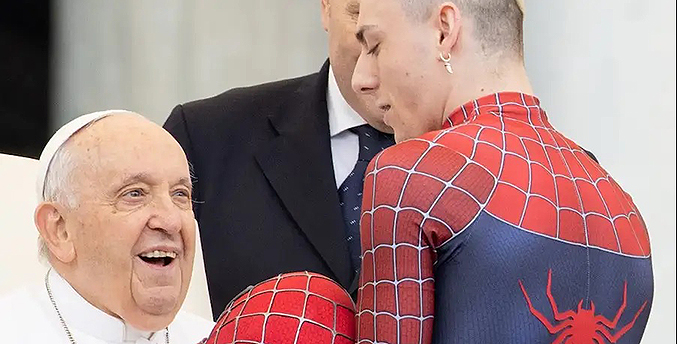 ¿Qué hay detrás del encuentro entre el papa Francisco y Spiderman?