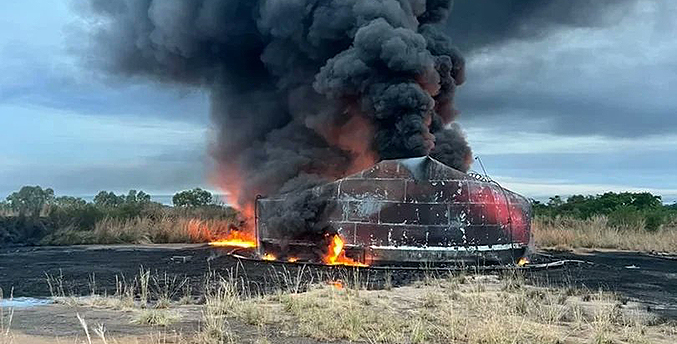Controlan incendio de tanque de almacenamiento de PDVSA en Cabimas