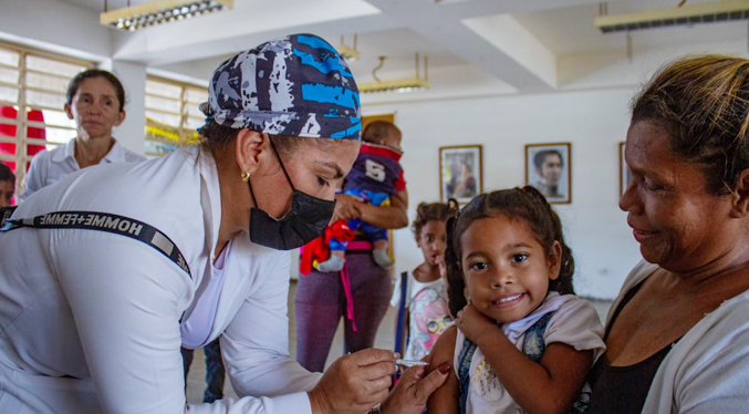 Realizan mega jornada de vacunación en el Ministerio de Salud en Maracaibo este 4-M