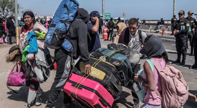 Venezolanos que están varados en la frontera Perú-Chile quieren regresar a su país