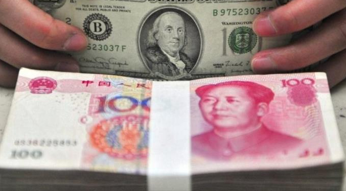 Bolivia analiza la posibilidad de emplear el yuan en lugar de dólar