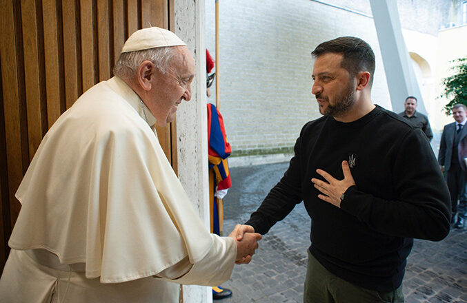 Zelenski llega al Vaticano para reunirse con el papa Francisco