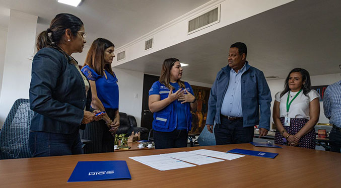 Alcaldía firma acuerdo para reforzar atención médica en Terminal de Pasajeros