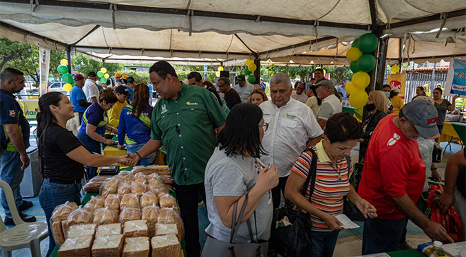 Ferias Alimentarias del Sol llevan 12 toneladas de alimentos a Coquivacoa y Cecilio Acosta