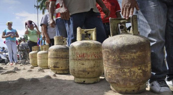 Habitantes de Guasdualito continúan exigiendo venta del gas doméstico