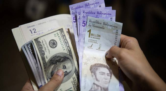 El bolívar perdió 5 % de su valor frente al dólar en julio