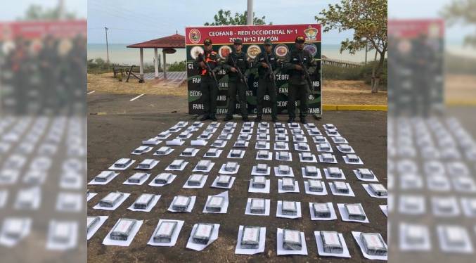 «Rescatan» 175 panelas de cocaína en costas de Falcón