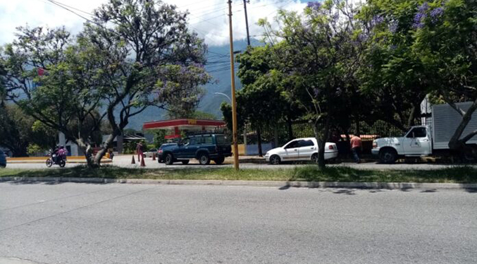 Colas por gasolina en Mérida son de varios días
