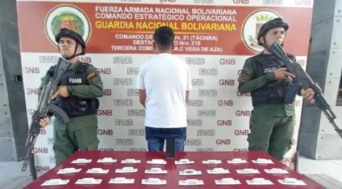 Detienen a sujeto con droga oculta en el estómago