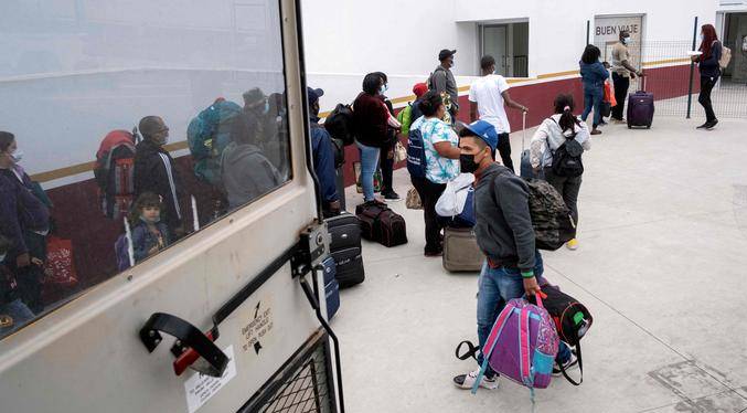 México encuentra a más de 100 migrantes secuestrados en Sonora