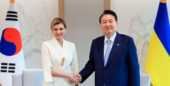 La primera dama ucraniana se reúne con el presidente surcoreano y le pide apoyo