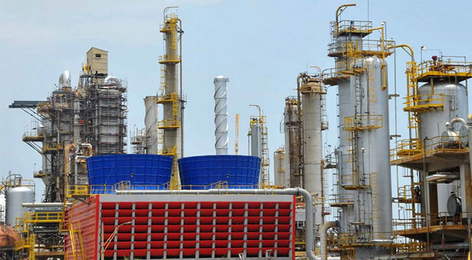 PDVSA afirma que El Palito cubre 28 % de la demanda de gasolina, pero las colas persisten